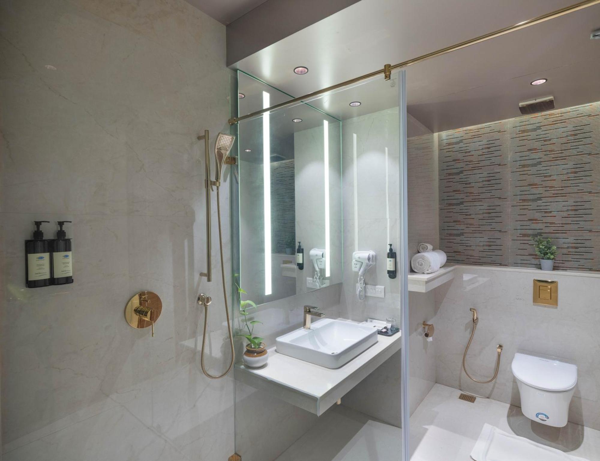 Uday Suites - The Airport Hotel Thiruvananthapuram Dış mekan fotoğraf