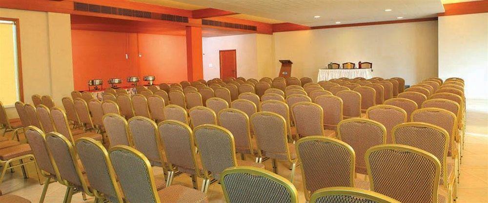 Uday Suites - The Airport Hotel Thiruvananthapuram Dış mekan fotoğraf