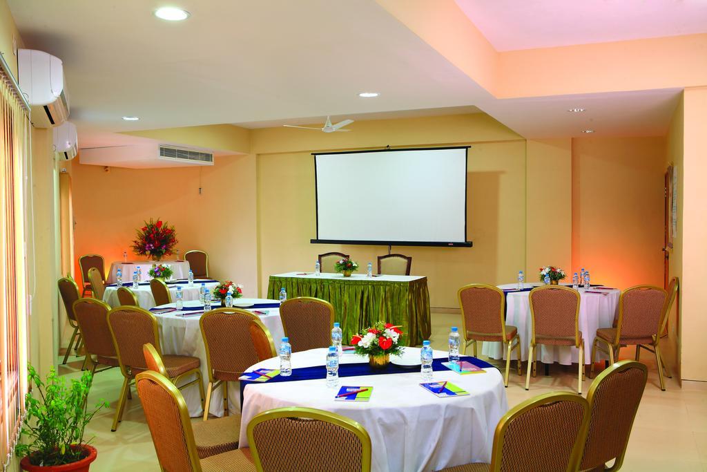 Uday Suites - The Airport Hotel Thiruvananthapuram Dış mekan fotoğraf