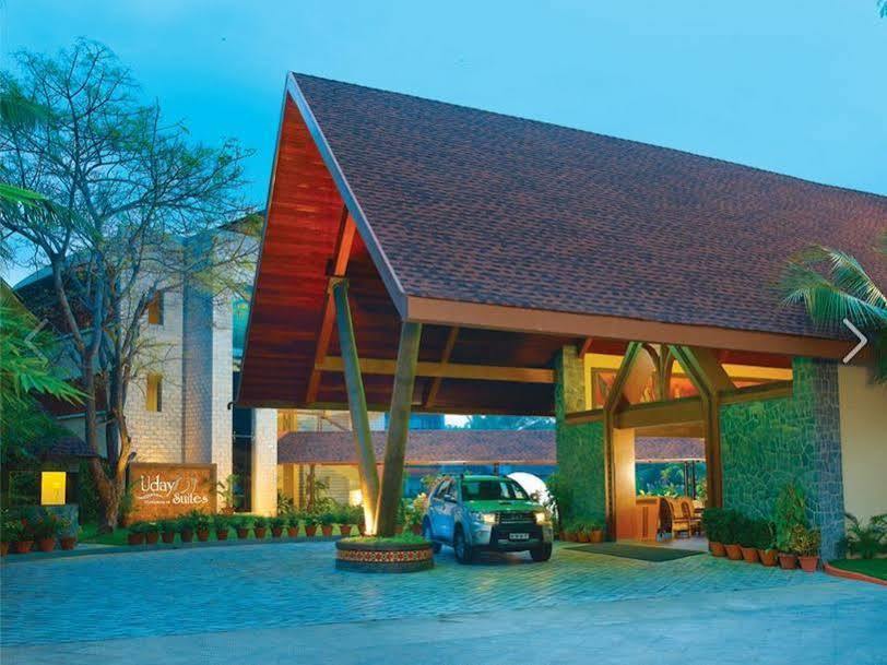 Uday Suites - The Airport Hotel Thiruvananthapuram Dış mekan fotoğraf