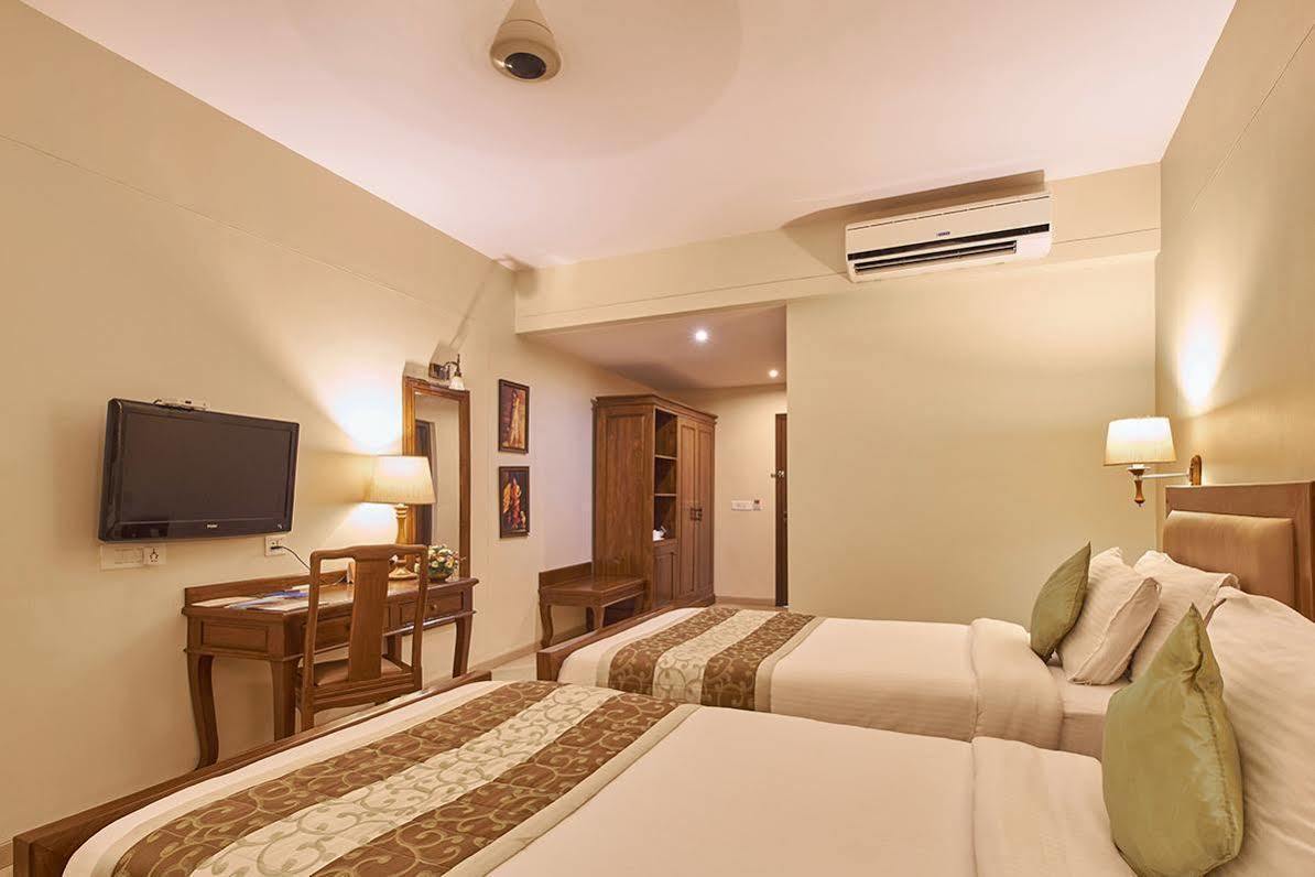 Uday Suites - The Airport Hotel Thiruvananthapuram Dış mekan fotoğraf
