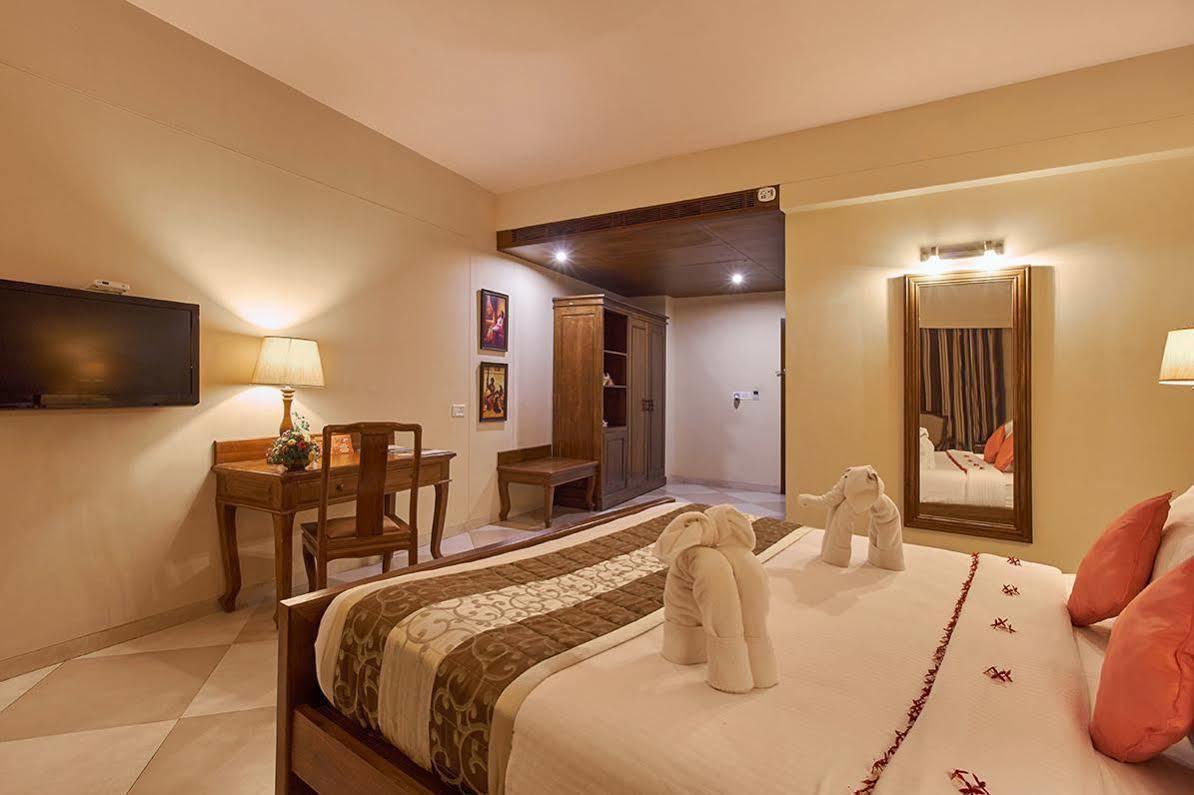Uday Suites - The Airport Hotel Thiruvananthapuram Dış mekan fotoğraf